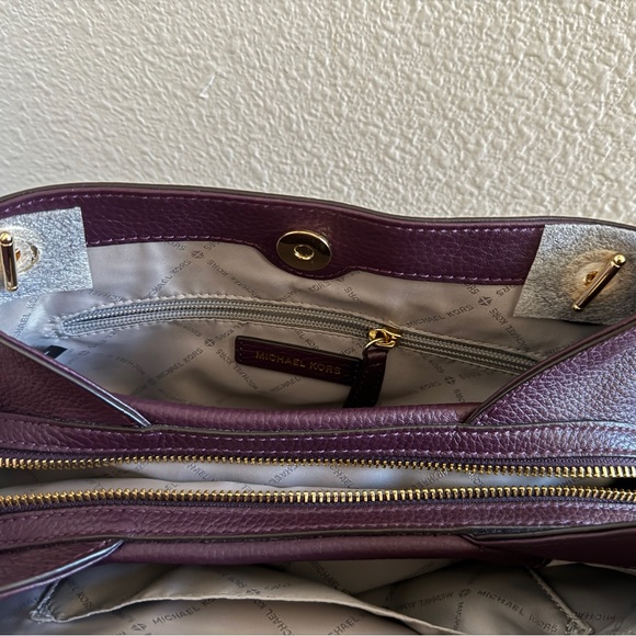 Michael Kors Purple Jet Set Chain Shoulder Bag - Picture 9 of 13